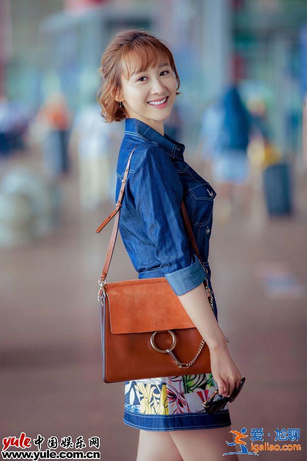 練練最新機場拍曝光 展迷人笑容大露美腿