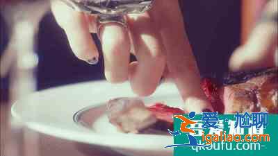 《雖然是精神病但沒關系》，暗黑童話的時尚指南？