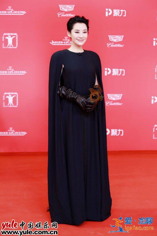 許晴颯氣亮相上影節(jié)紅毯 本屆金爵獎(jiǎng)唯一女評(píng)委氣場十足 許晴颯氣亮相上影節(jié)紅毯 本屆金爵獎(jiǎng)唯一女評(píng)委氣場十足
