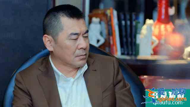 愛我就別想太多：像李洪海這種人，就應(yīng)該讓他和他的錢過一輩子？