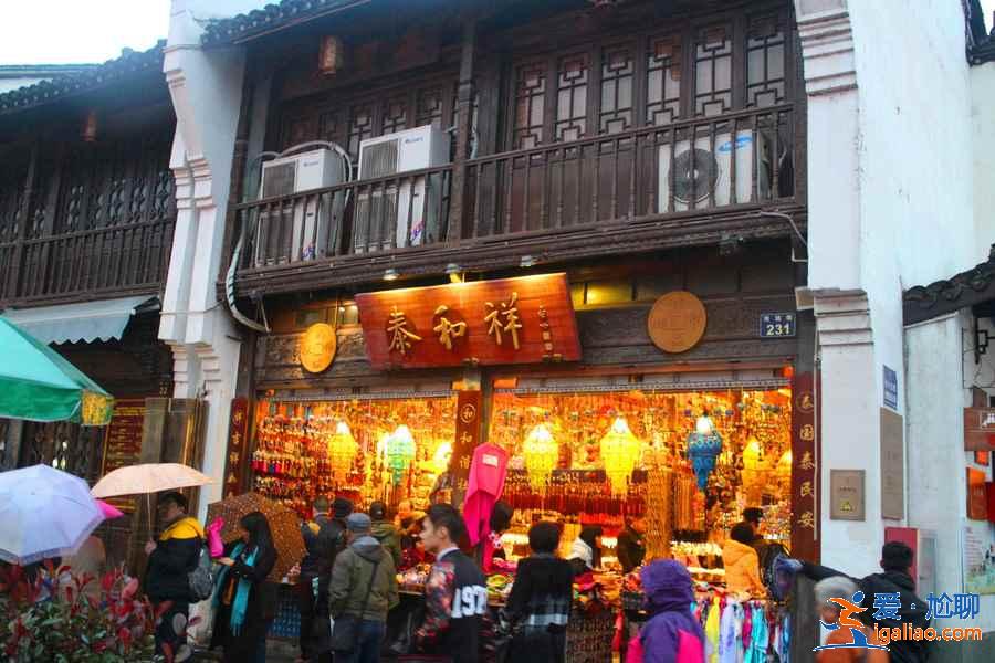 吳山廣場和吳山夜市是一個地方嗎？？