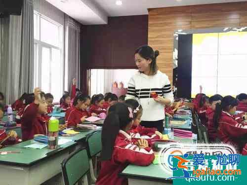 老師表揚了孩子，家長怎么回答？