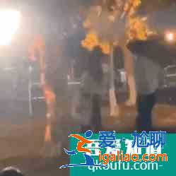 《以家人之名》路透：宋威龍譚松韻解鎖新型親吻方式，甜而不膩？