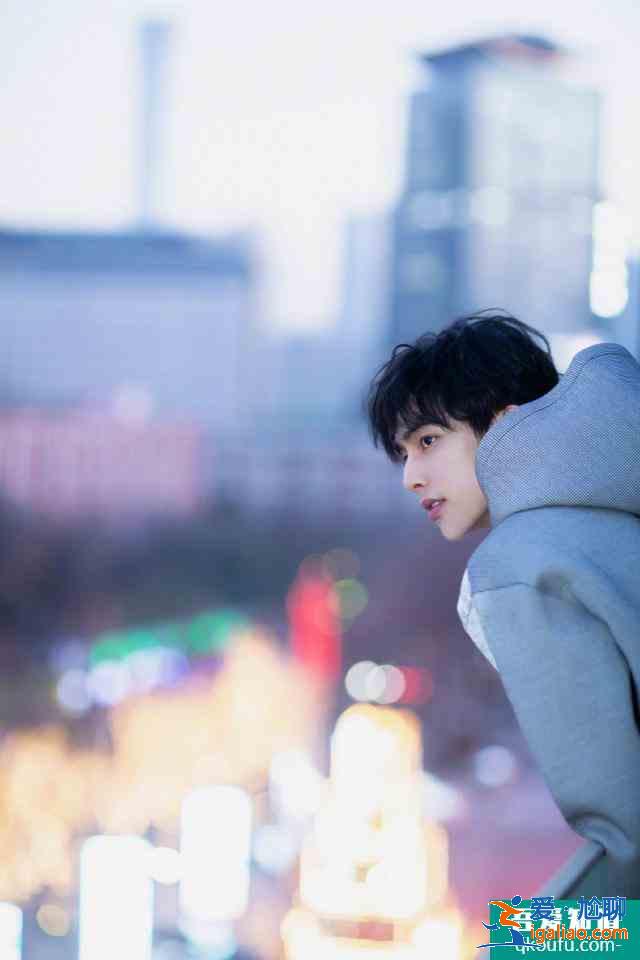 《以家人之名》路透：宋威龍譚松韻解鎖新型親吻方式，甜而不膩？