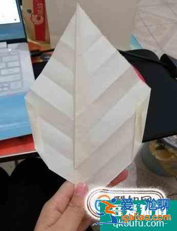 教大家用紙做一片漂亮的樹(shù)葉哦？