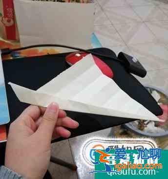 教大家用紙做一片漂亮的樹(shù)葉哦？