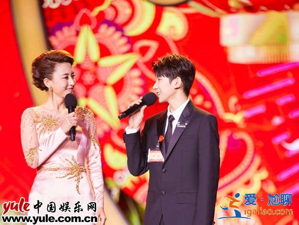 王源受邀出席文聯(lián)春晚登臺(tái)主持  謙遜有禮獲老藝術(shù)家稱(chēng)贊