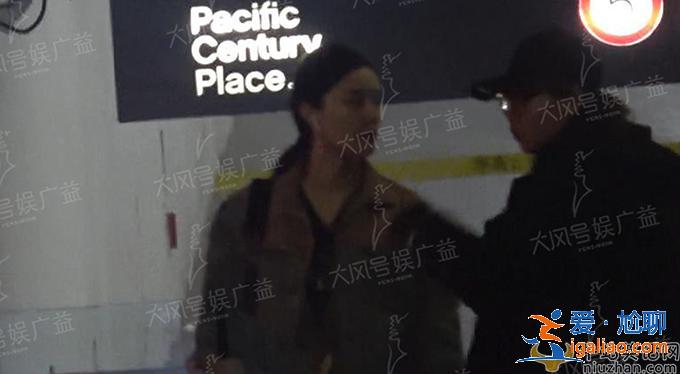 范冰冰疑拜訪恒大 打扮靚麗深夜與母親現身寫字樓 范冰冰疑拜訪恒大 打扮靚麗深夜與母親現身寫字樓