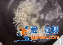 水芹炒雞柳怎么做？？