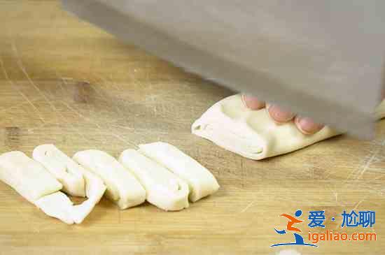 手搟面的做法? 手搟面的做法?