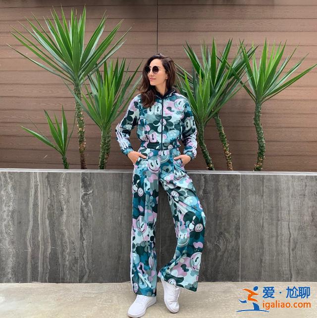 她曾跌落山坡,升級辣媽后身材依舊,今穿亮片裙閃耀全場,美呆了 她曾跌落山坡,升級辣媽后身材依舊,今穿亮片裙閃耀全場,美呆了