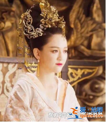 女明星戴珠子誰最美？楊紫真心美，楊冪有靈氣，劉濤像頂吊燈