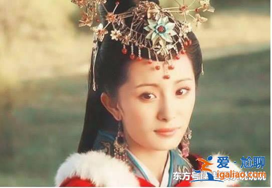 女明星戴珠子誰最美？楊紫真心美，楊冪有靈氣，劉濤像頂吊燈