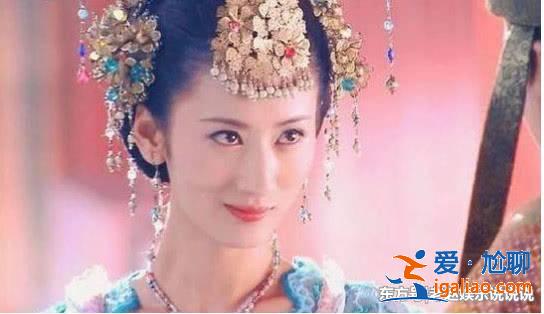 女明星戴珠子誰最美？楊紫真心美，楊冪有靈氣，劉濤像頂吊燈