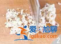 蛋黃炒豆腐怎么做？？