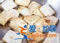 蛋黃炒豆腐怎么做？？