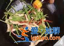 蘆蒿炒雞柳怎么做？？