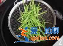 蘆蒿炒雞柳怎么做？？