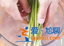 爆炒墨魚仔怎么做？？