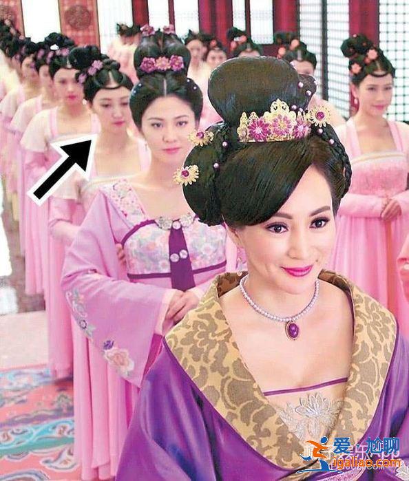 相差40歲的爺孫戀8個月就結束？還出軌200億身家富豪？