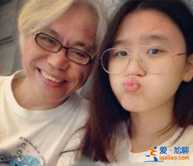 同樣是相差40歲的爺孫戀，這一對居然好了6年…