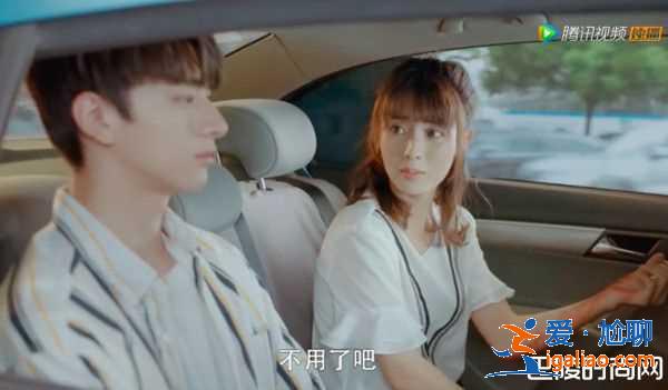 《致我暖暖的小時光》首播笑入坑 怪咖學霸撞車錯包拿衛生巾？
