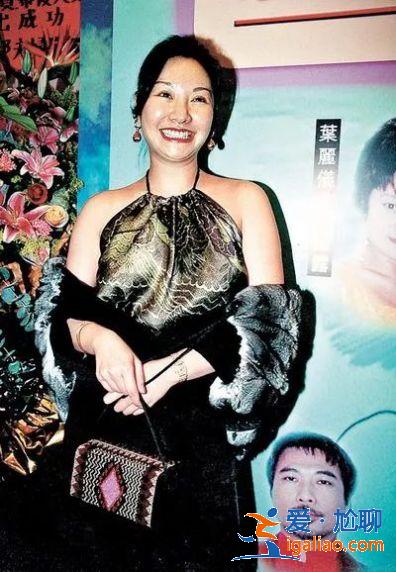 亞姐原來瓜這么多!當小三、賣淫、拍三級片,還輪番上演艷照門… 亞姐原來瓜這么多!當小三、賣淫、拍三級片,還輪番上演艷照門…