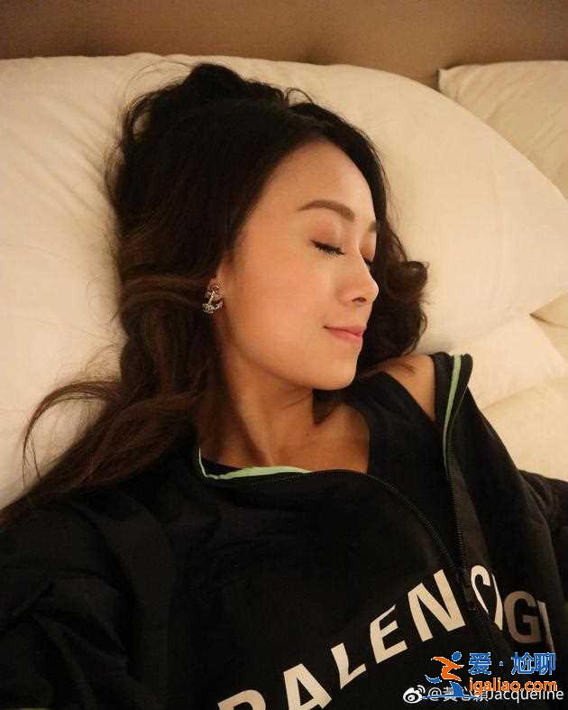 黃心穎避走洛杉磯為讀書 已換掉與許志安合照屏保