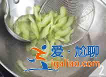 西芹炒豬肝怎么做？？