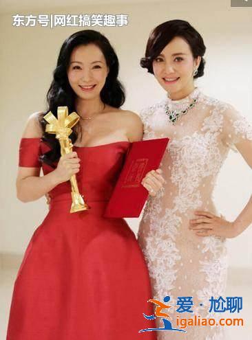 50歲的大陶紅和47歲的小陶虹相對比，神似雙胞胎，人生差距卻