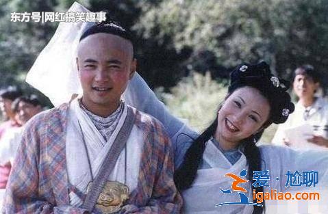 50歲的大陶紅和47歲的小陶虹相對比，神似雙胞胎，人生差距卻