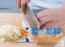 酸菜炒銀芽怎么做？？