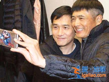 梁朝偉與周潤(rùn)發(fā)拿過(guò)很多次影帝,卻不能像梁家輝一樣演誰(shuí)像誰(shuí)! 梁朝偉與周潤(rùn)發(fā)拿過(guò)很多次影帝,卻不能像梁家輝一樣演誰(shuí)像誰(shuí)!