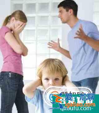 兩歲多的寶寶喜歡打人怎么辦？？