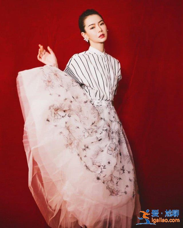 造型師沒吃飯？把戚薇眉毛修得一道彎一道直，滑稽度趕超蠟筆小新