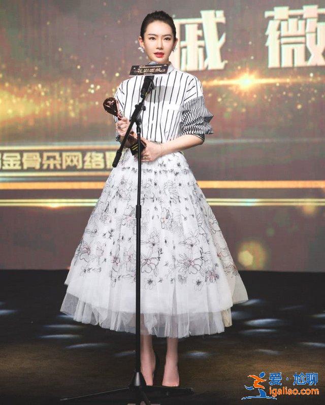 造型師沒吃飯？把戚薇眉毛修得一道彎一道直，滑稽度趕超蠟筆小新