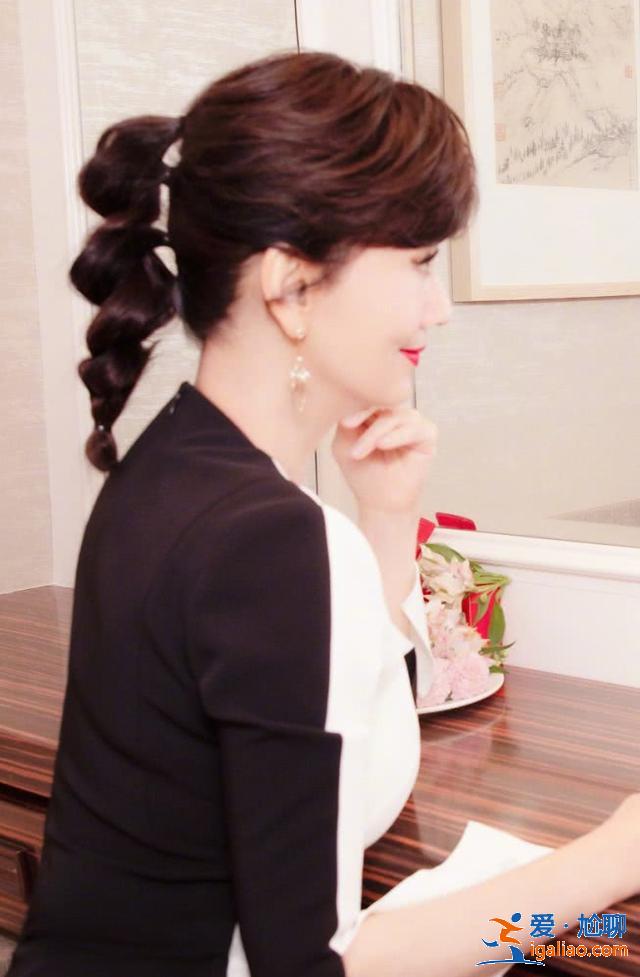 “筷子腰”太瘦了吧！學趙雅芝凹出“水蛇腰”，64歲也不顯老
