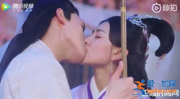 《雙世寵妃2》八王爺霸氣開撩 雨中濕吻甜爆？