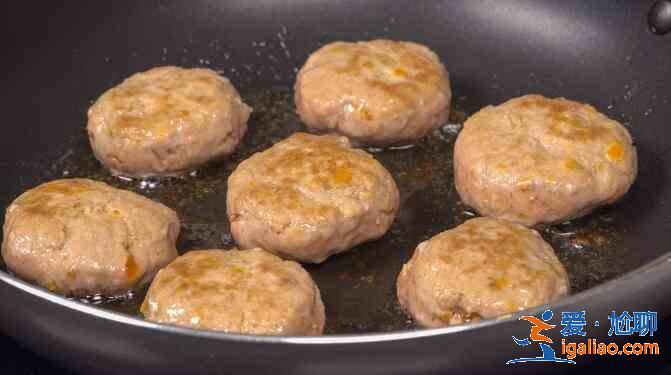 咸蛋蒸肉餅的做法 肉餅不易散的方法? 咸蛋蒸肉餅的做法 肉餅不易散的方法?