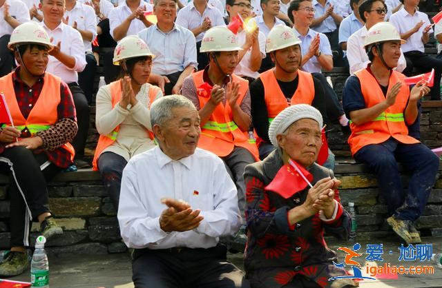 周融兒那威深受黃大發(fā)事跡感動(dòng)趙保樂(lè)現(xiàn)場(chǎng)揮毫潑墨