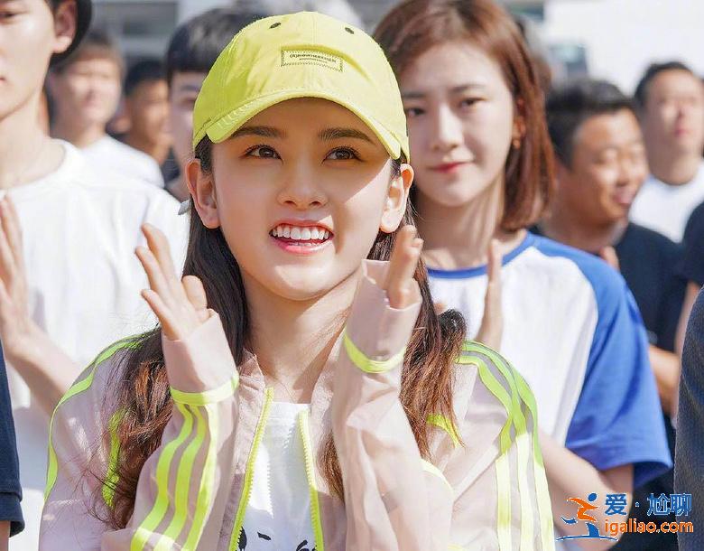 金馬影帝被楊冪力捧翻紅，不怕吐槽15歲年齡差與21歲宋祖兒組