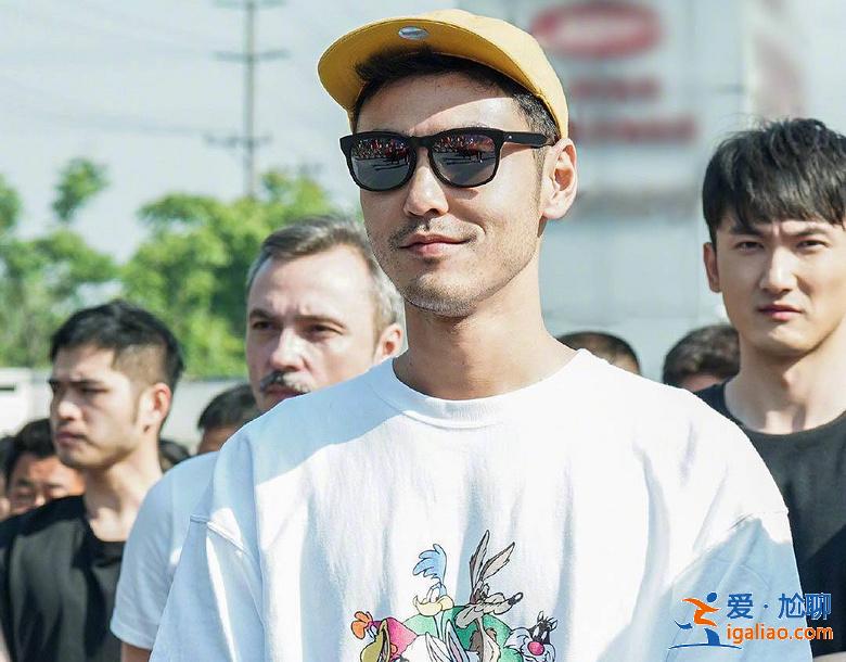 金馬影帝被楊冪力捧翻紅，不怕吐槽15歲年齡差與21歲宋祖兒組