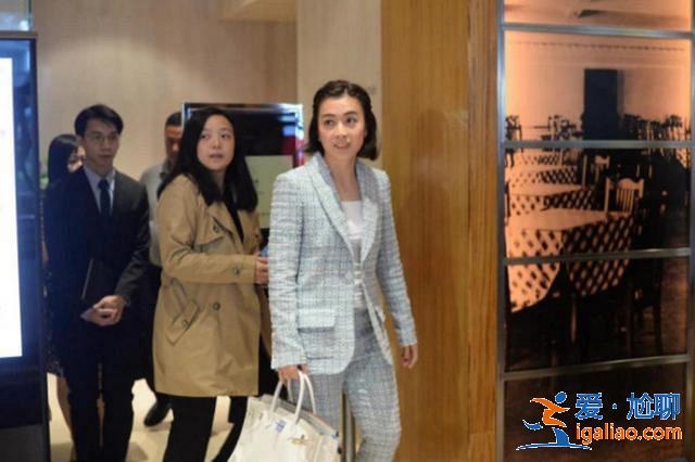 400億富婆甘比穿名牌現(xiàn)身卻被吐槽土,首次公開回應(yīng)劉鑾雄近況 400億富婆甘比穿名牌現(xiàn)身卻被吐槽土,首次公開回應(yīng)劉鑾雄近況