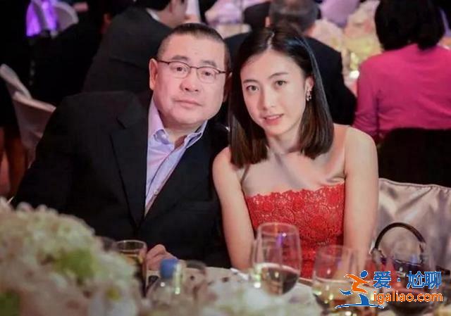 400億富婆甘比穿名牌現(xiàn)身卻被吐槽土,首次公開回應(yīng)劉鑾雄近況 400億富婆甘比穿名牌現(xiàn)身卻被吐槽土,首次公開回應(yīng)劉鑾雄近況