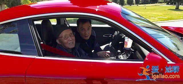 吳彥祖曬父親31年前古董超跑豪車,如今自購豪車帶父親去兜 吳彥祖曬父親31年前古董超跑豪車,如今自購豪車帶父親去兜