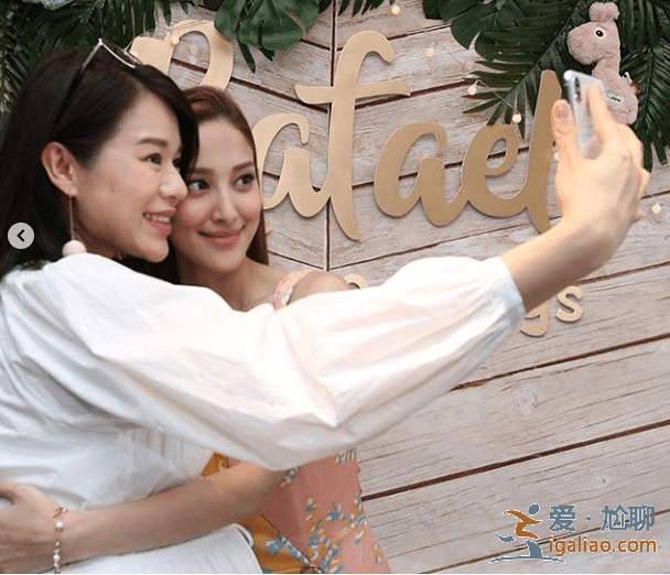 胡杏兒近照胖20斤！出席鄭嘉穎兒子百日宴，一句話疑暴露二胎性