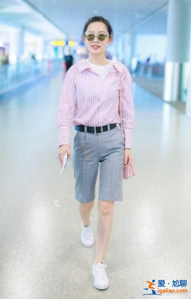 襯衫不總是要搭長褲，瞧李沁穿“男式五分褲”，比前者腿長5cm