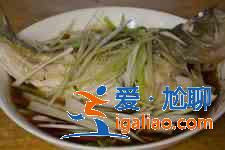 清蒸鱸魚的家常做法？