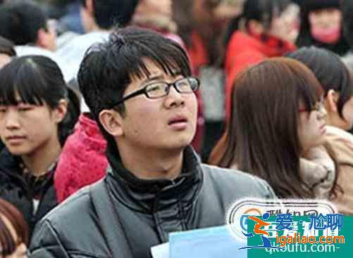 如何正確看待大學(xué)生成長過程的前進(jìn)性和曲折性？