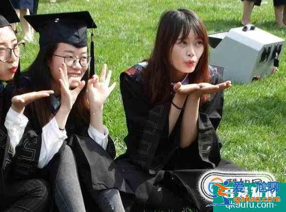 如何正確看待大學(xué)生成長過程的前進(jìn)性和曲折性？
